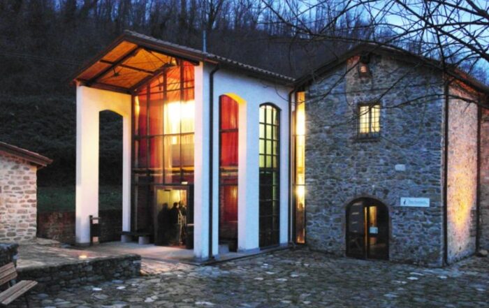 Centro Didattico Filattiera, ripresa di sera con luci accese