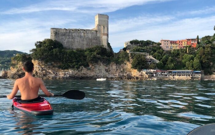 In Canoa nel Golfo dei Poeti a Lerici - Kayak tour in the Gulf of Poet, behind Lerici castle.