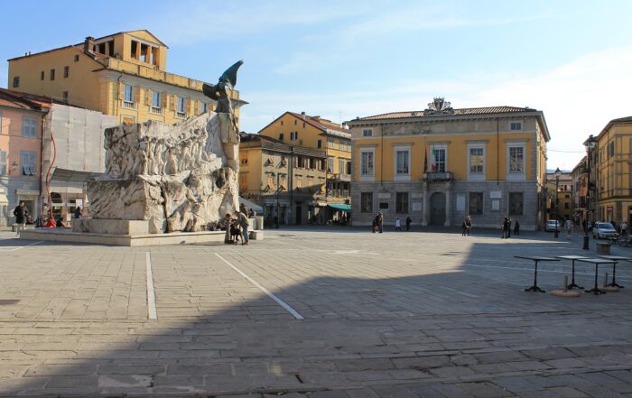 Piazza Matteotti - visita guidata Sarzana Segreta