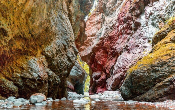 Le pareti rocciose degli Stretti di Giaredo, un canyon in Lunigiana - Toscana