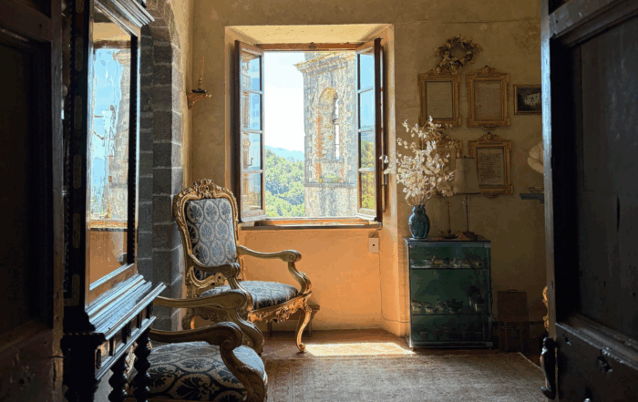 Riapre il Castello di Castiglione del Terziere con visite guidate al borgo e alla dimora, antica custode di opere d'arte straordinarie.