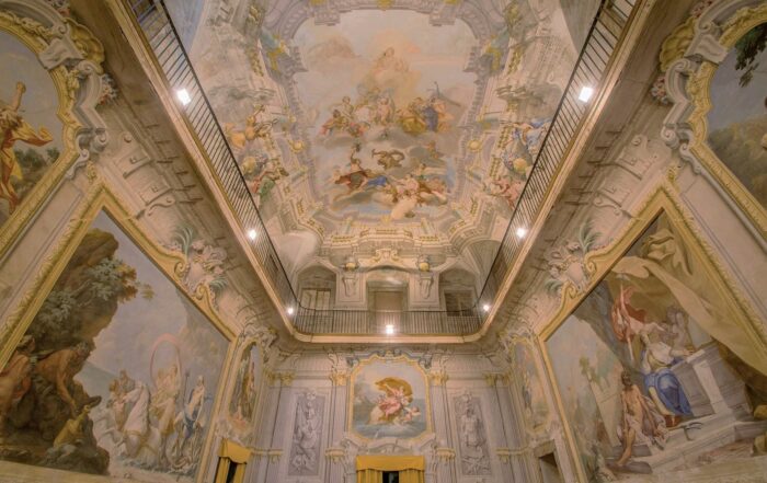 Scopri Palazzo Dosi Magnavacca con le nuove aperture 2025 tra affreschi e scene mitologiche nel cuore della Pontremoli Barocca.