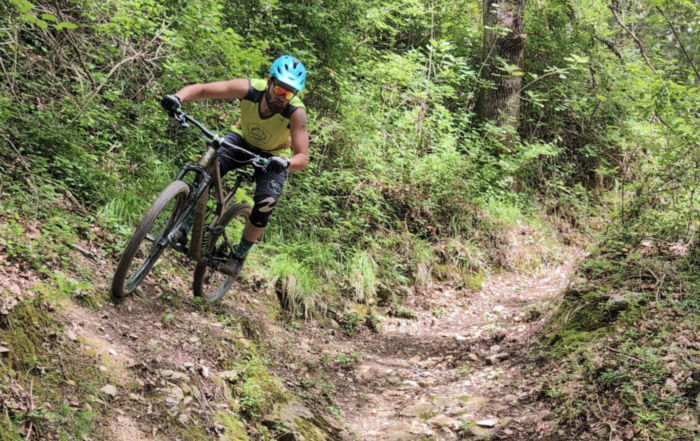 Calendario MTB Wild Ride Experience 2026: tour MTB ed E-MTB guidati tra Liguria e Riviera Apuana, tra trail enduro, mare e montagna.