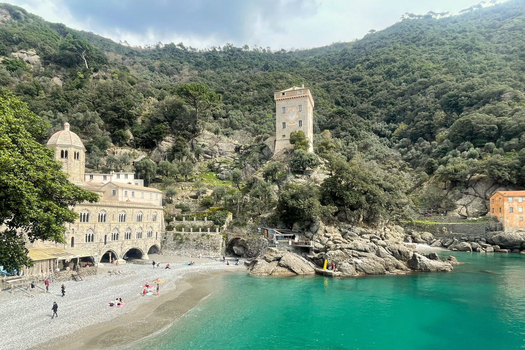 Il Tesoro di San Fruttuoso: Caccia al Tesoro Didattica tra Mare, Storia e Natura. Scoprite con i vostri alunni la natura, la storia e l'educazione ambientale a San Fruttuoso, nell’Area Marina Protetta di Portofino.