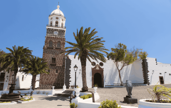 Lanzarote: vulcani, arte e tradizioni dal 22 al 29 novembre 2026 Scopri Lanzarote tra paesaggi vulcanici, spiagge selvagge, villaggi storici, visite guidate, degustazioni e le opere di César Manrique.