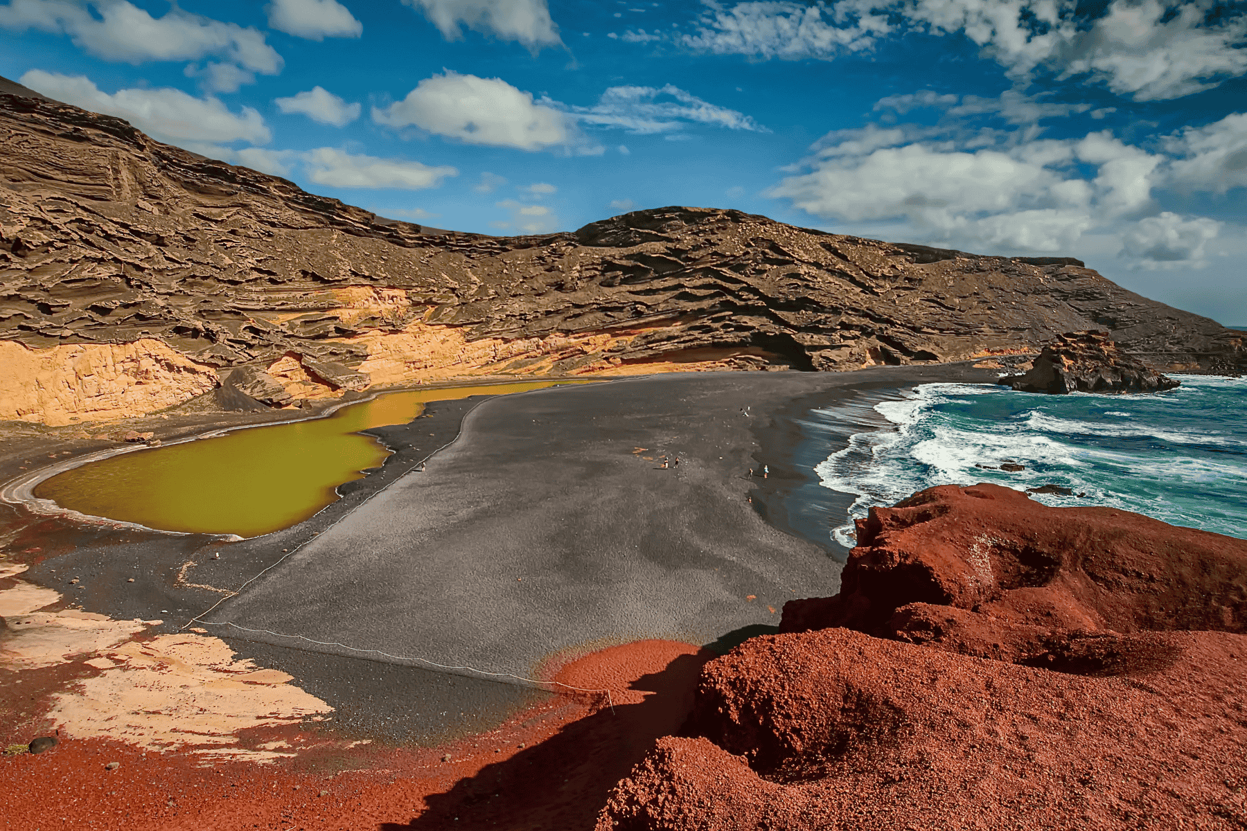 Lanzarote: vulcani, arte e tradizioni dal 22 al 29 novembre 2026 Scopri Lanzarote tra paesaggi vulcanici, spiagge selvagge, villaggi storici, visite guidate, degustazioni e le opere di César Manrique.
